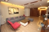 Nice three bedrooms apartment for rent in Tran Duy Hung street, Cau Giay district, Ha Noi